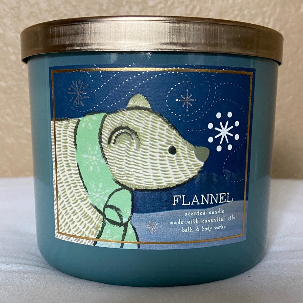 Bath & Body Works Flannel Candle - Blue and Gold